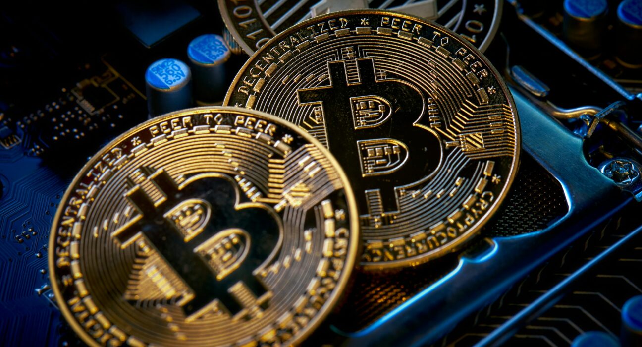 Bitcoin Caught In Bearish Drift As It Slips Below Key Support Averages, Bears Taking Over?