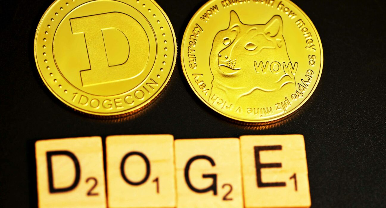 Dogecoin Uptrend Intact? Expert Analysis Sparks Bullish Buzz