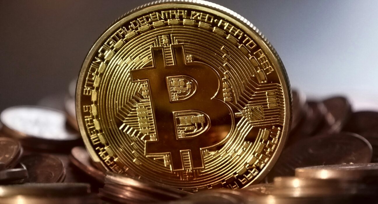 Peter Brandt Predicts When Bitcoin Price Might Reach $150,000, Technical Signals Show Where Market Is At